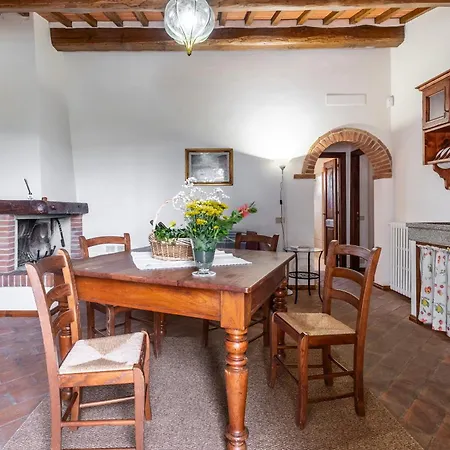 Borgo Sant'ercolano مزرعة للإقامة