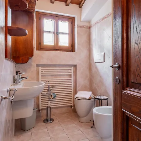 مزرعة للإقامة Borgo Sant'ercolano